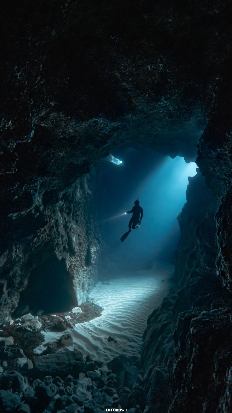 Freediving-underwater-caves-by-victordevalles-Spain-5e58e3007147a__880.jpg
