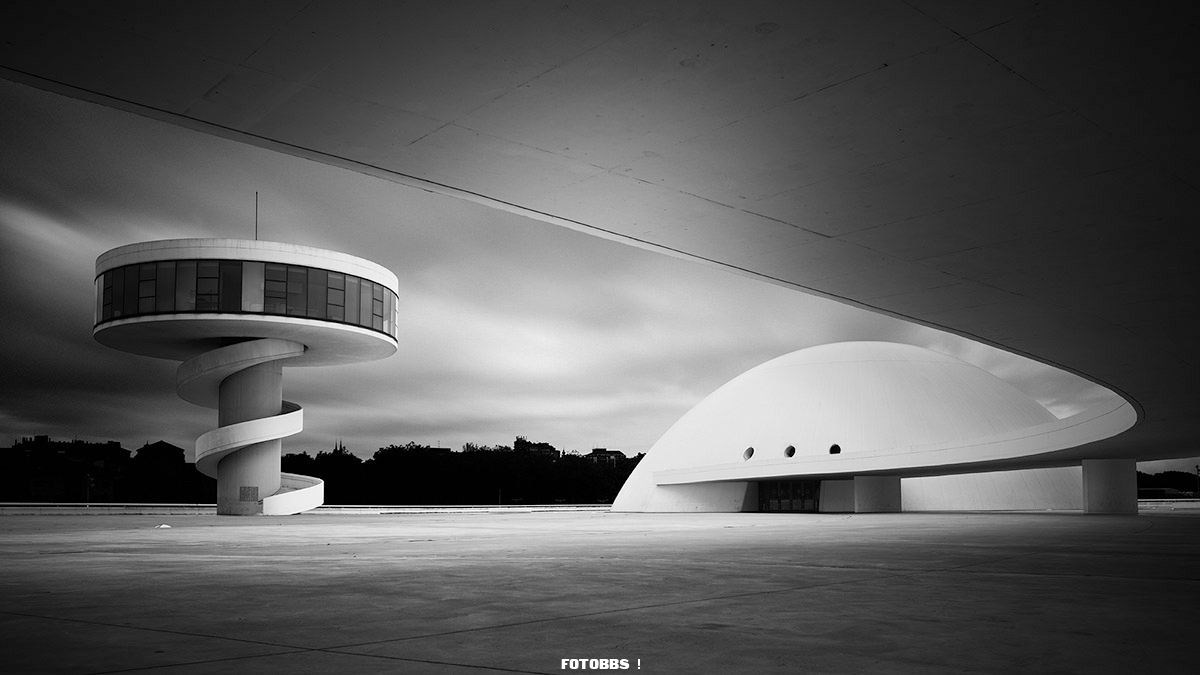 Niemeyer_Centro_Avils3.jpg